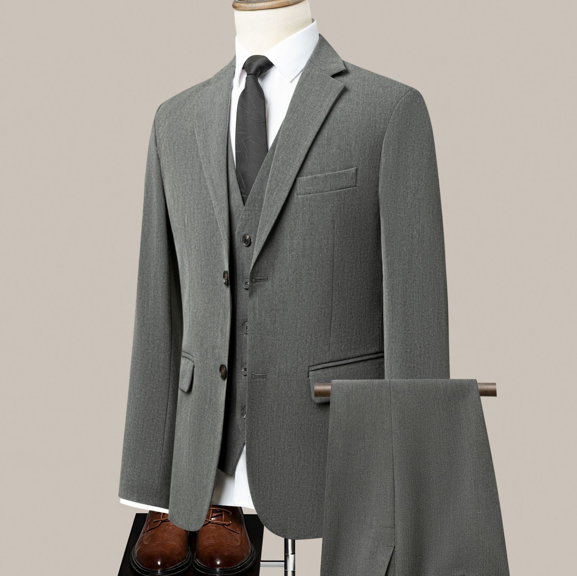 Slim Fit Two Button Business Suit Jacket and Pants with Tie