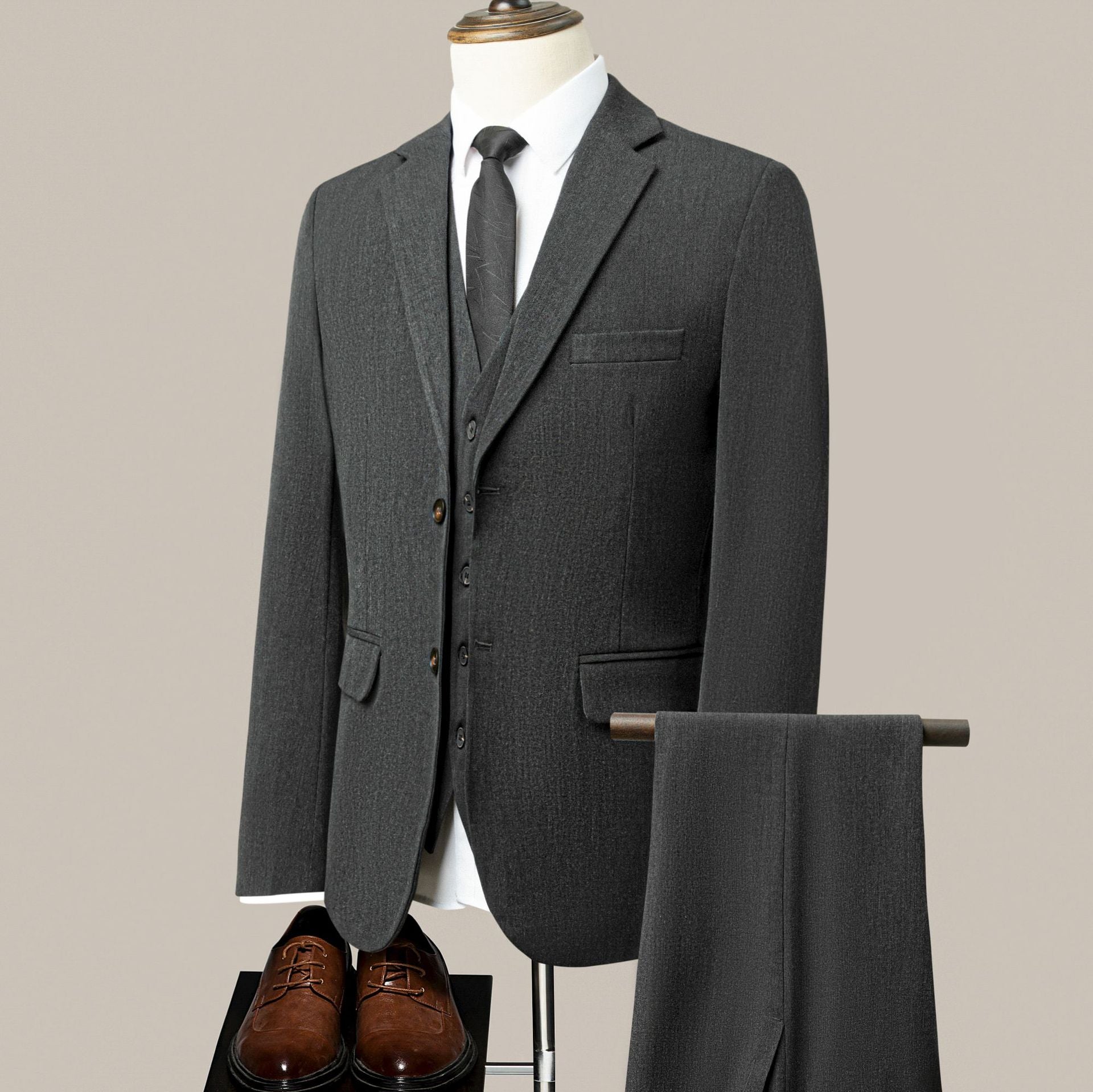 Slim Fit Two Button Business Suit Jacket and Pants with Tie
