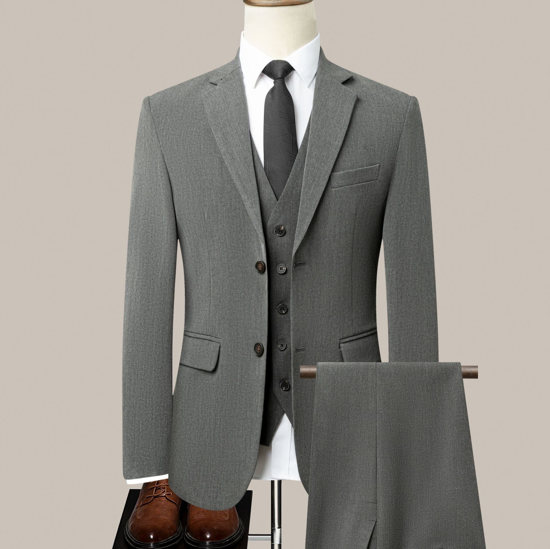 Slim Fit Two Button Business Suit Jacket and Pants with Tie