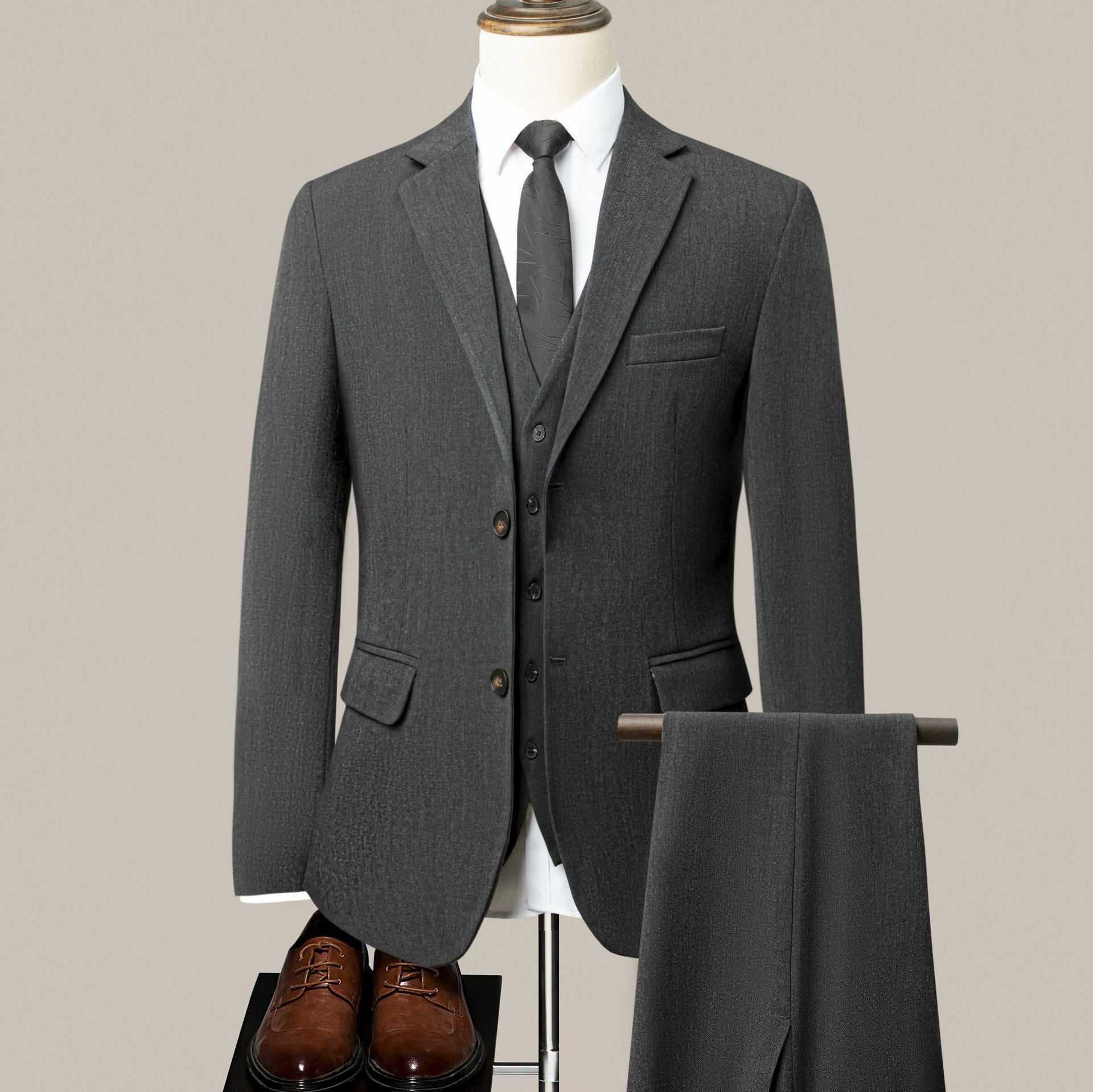 Slim Fit Two Button Business Suit Jacket and Pants with Tie